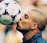 Ronaldo bacia il pallone