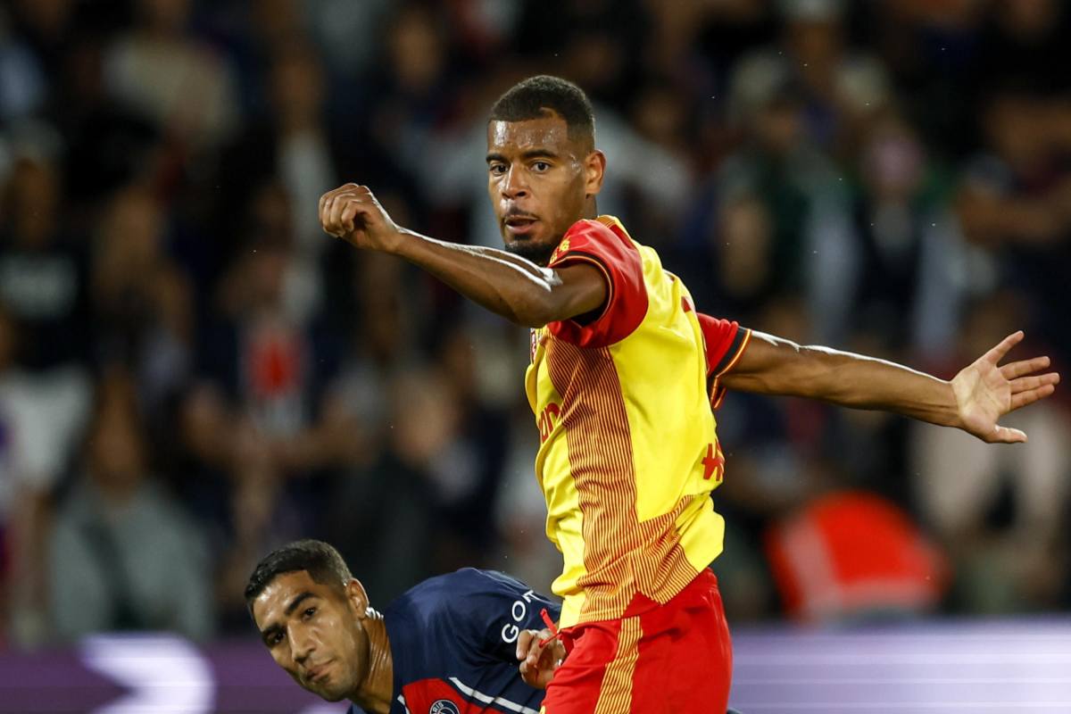 Diouf durante una partita del Lens