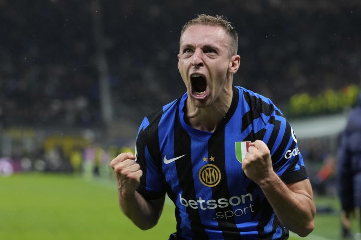 Frattesi esulta dopo il gol al Barcellona