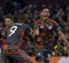 Hezze esulta dopo un gol con l'Olympiacos