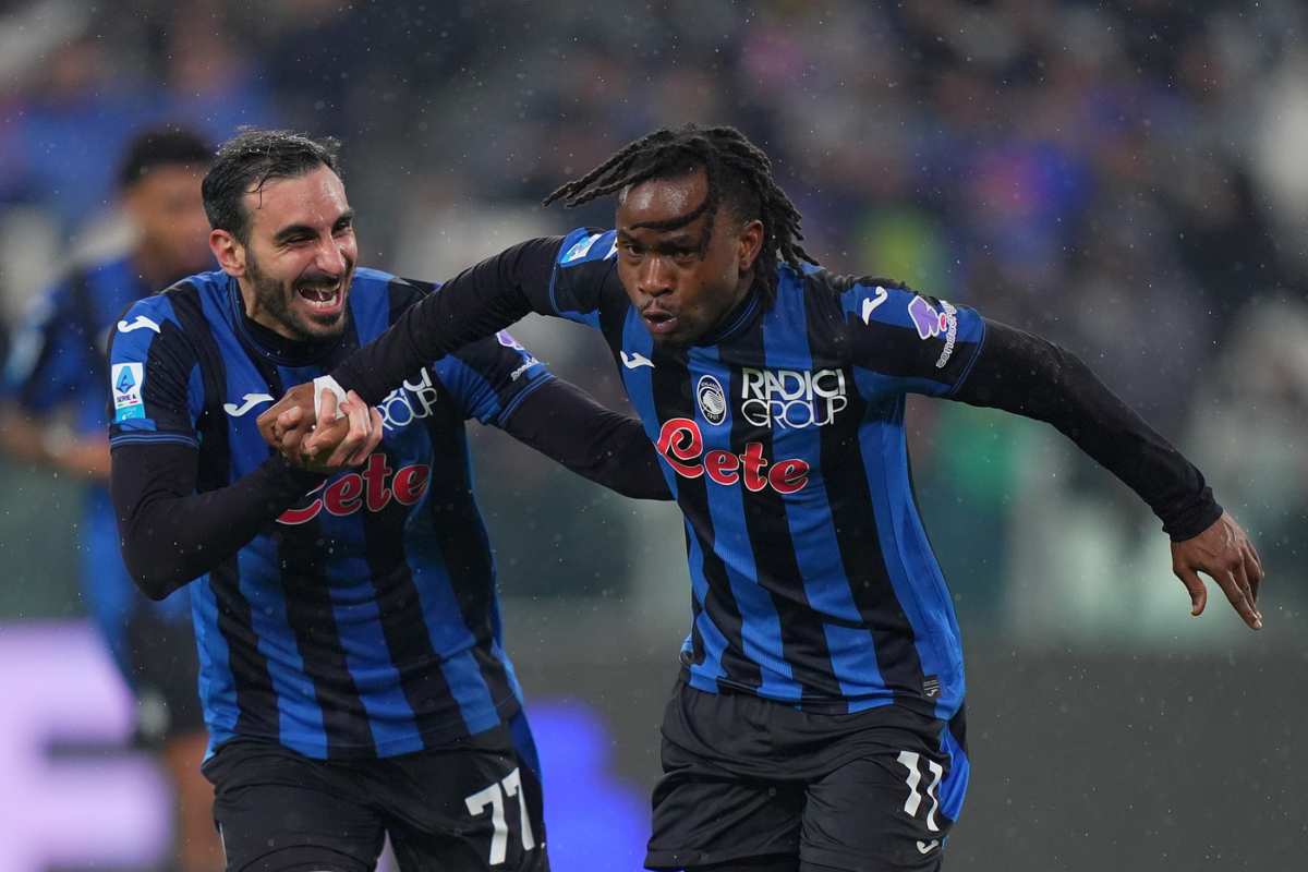 Lookman esulta dopo un gol con l'Atalanta