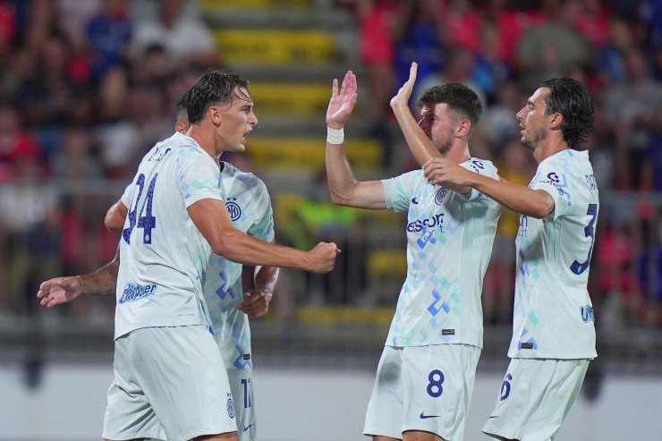 Pio Esposito esulta dopo il gol in Monza-Inter