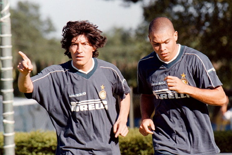 Inter, Zamorano ricorda Ronaldo: "Quella volta con 7 ragazze in ascensore"