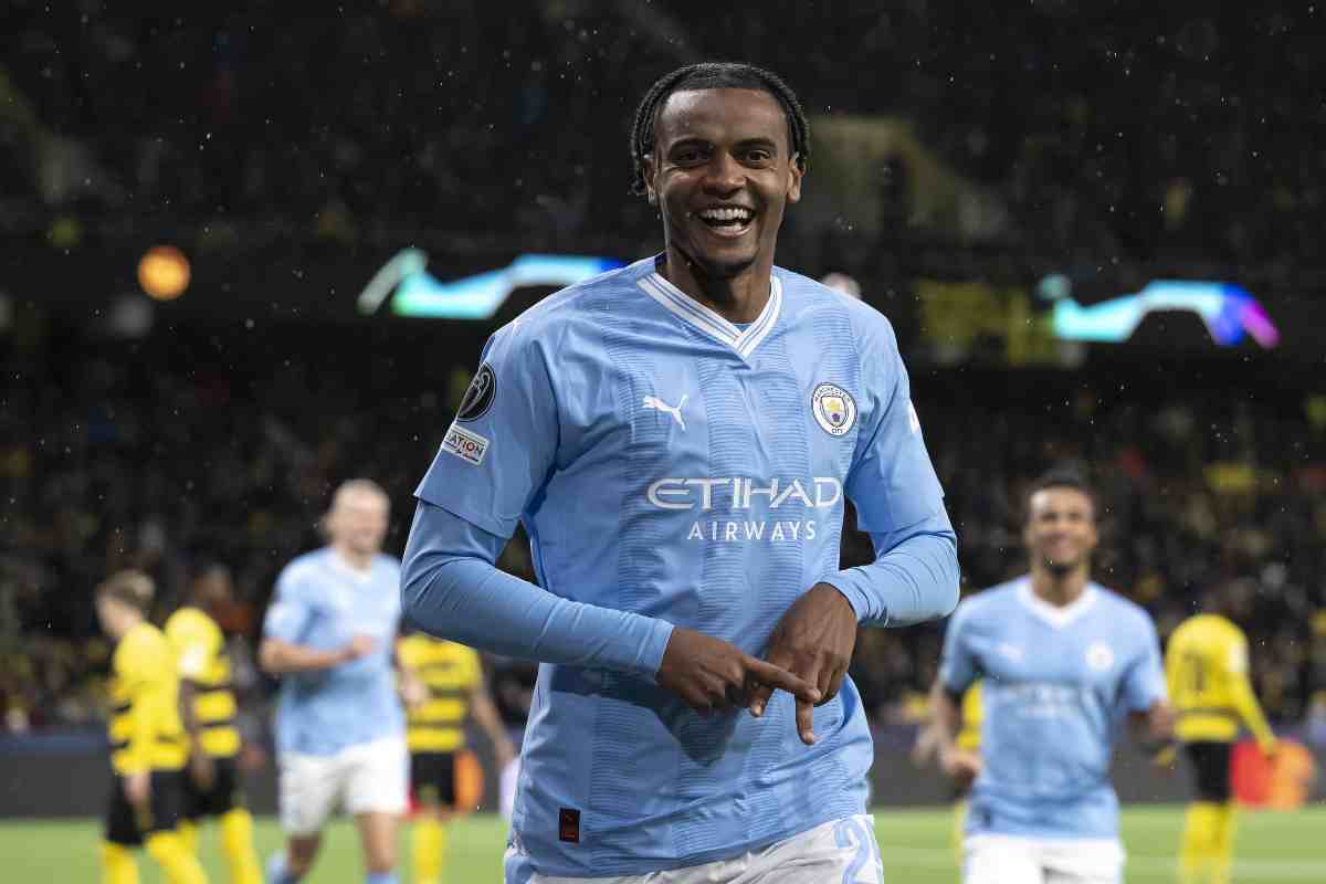 Akanji esulta con il Manchester City