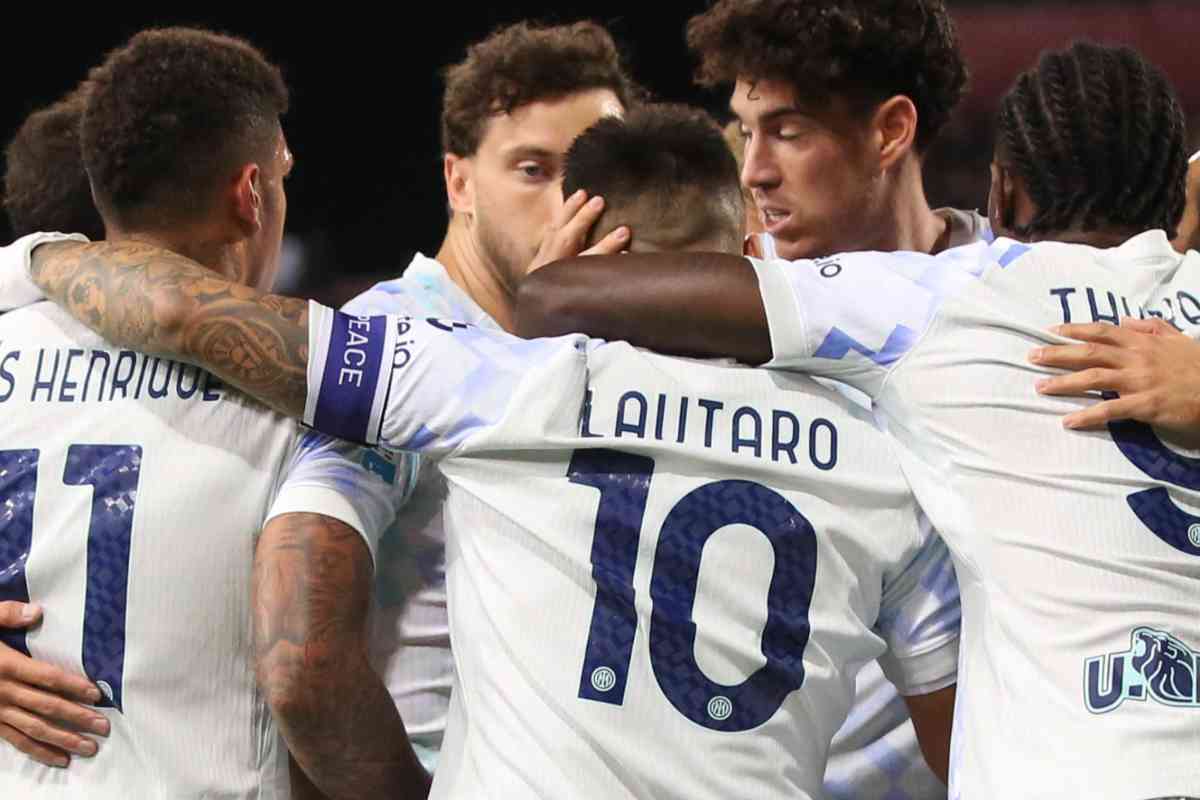 L'Inter festeggia il goal di Lautaro a Cagliari