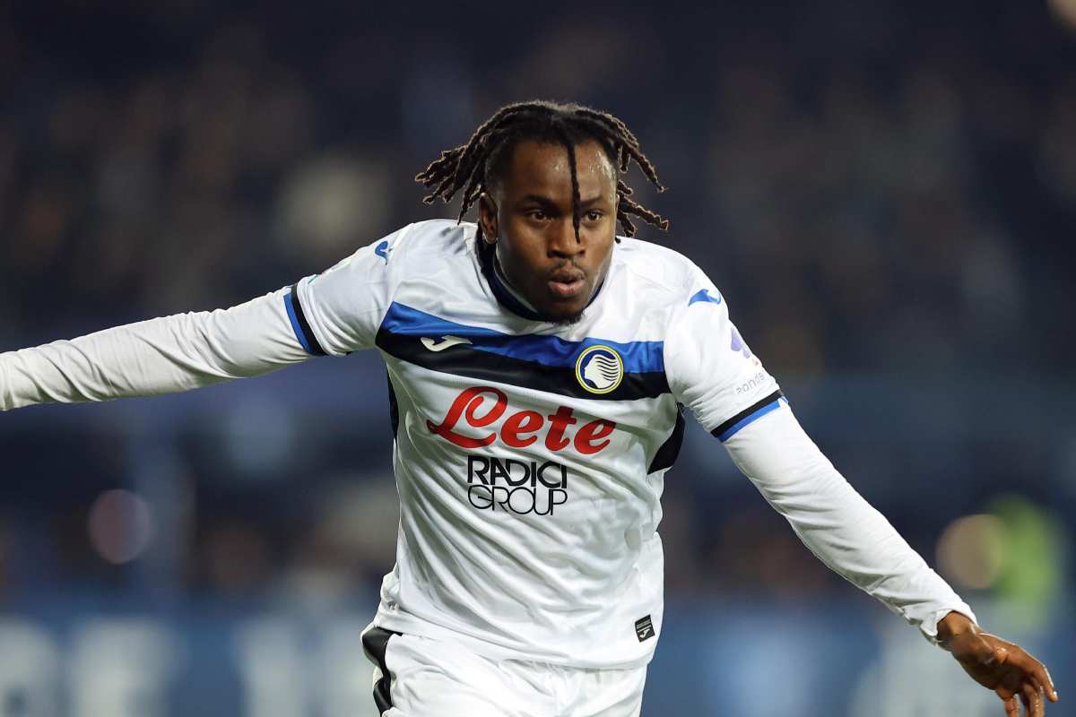 Lookman esulta dopo un gol con l'Atalanta