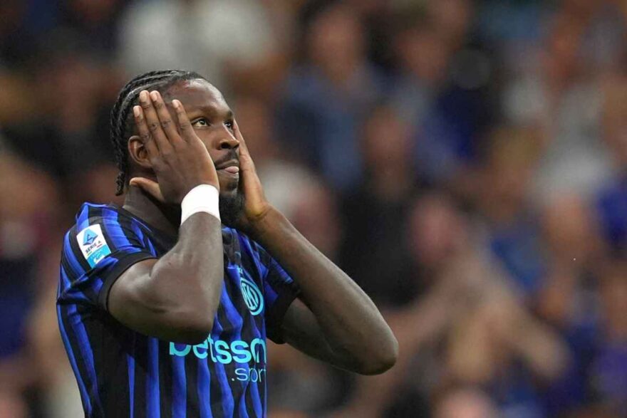 Thuram con le mani in faccia Ajax Inter