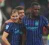 Barella festeggiato da Bonny e Luis Henrique dopo il gol in Inter-Cremonese