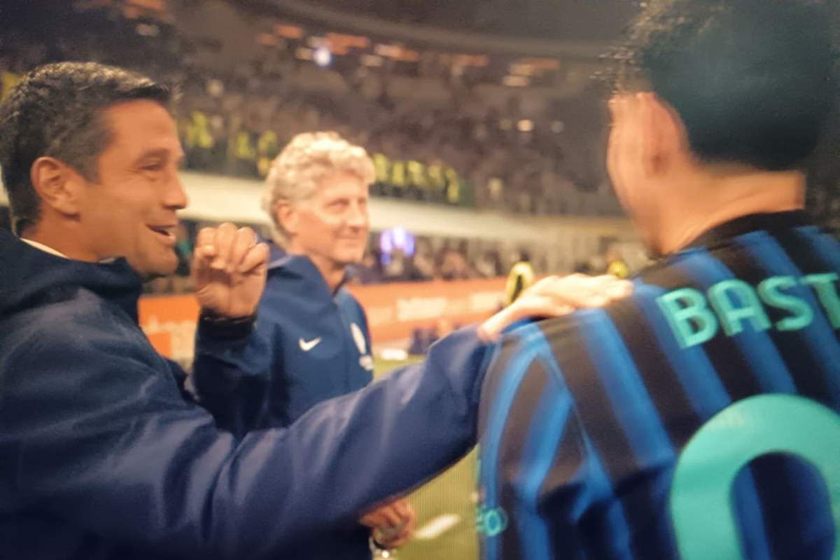 Chivu con Bastoni durante Inter-Cremonese