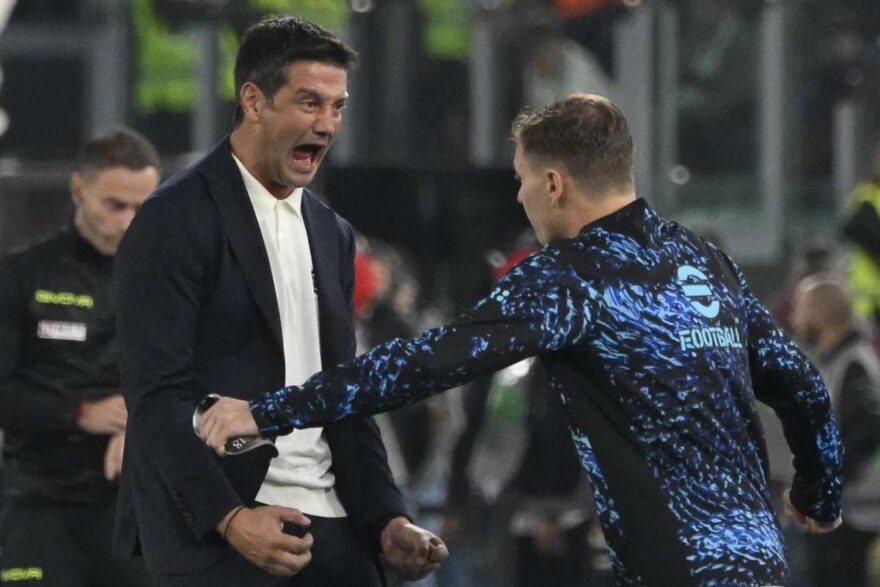 Chivu esulta con Barella dopo la vittoria contro la Roma