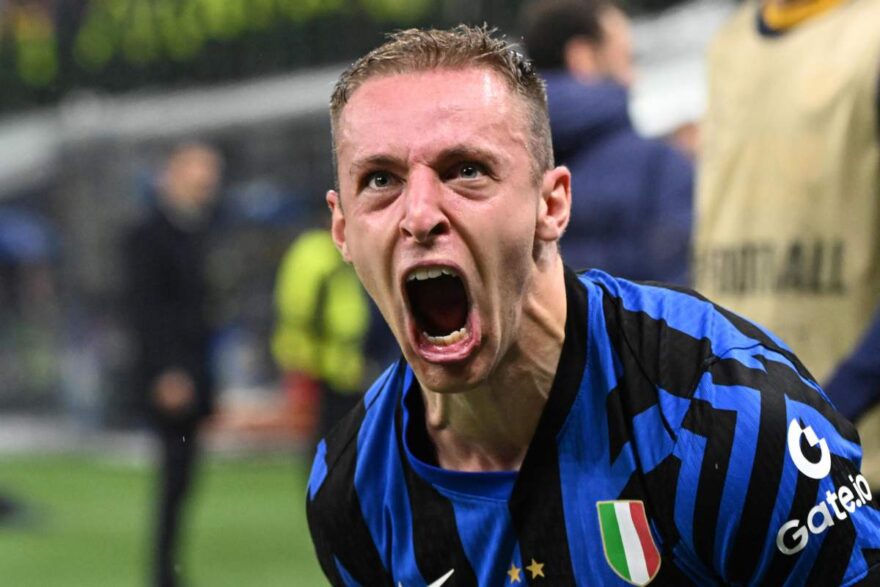 Frattesi esulta dopo il gol al Barcellona