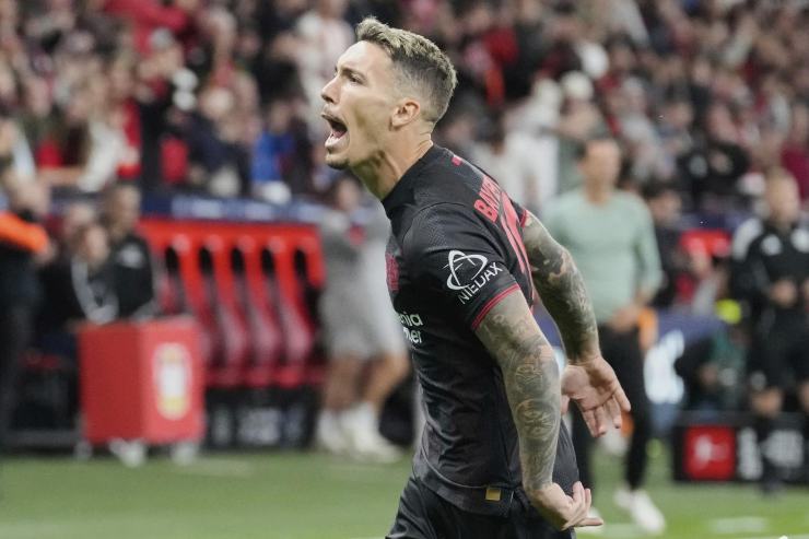 Grimaldo esulta dopo un gol col Bayer