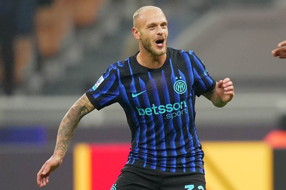 Dimarco esulta dopo il gol in Inter-Cremonese