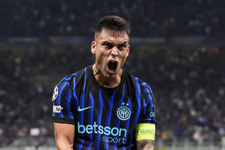 Lautaro esulta dopo il gol allo Slavia Praga