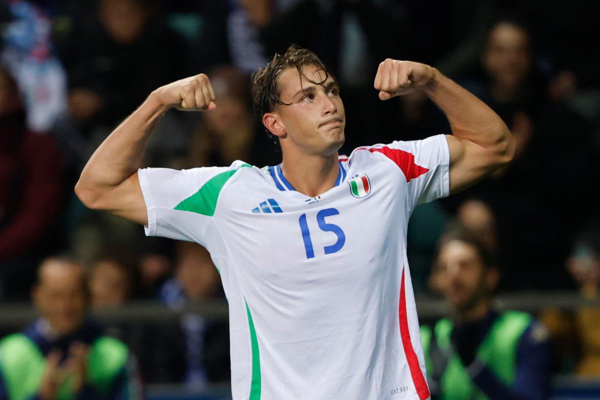 Pio Esposito esulta dopo il gol in Estonia-Italia