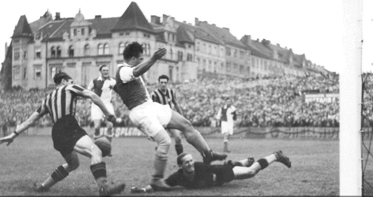 Bican a segno in Slavia Praga-Inter