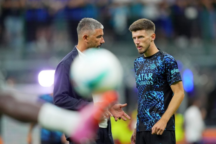 Sucic con Kolarov, vice di Chivu, prima di una partita dell'Inter