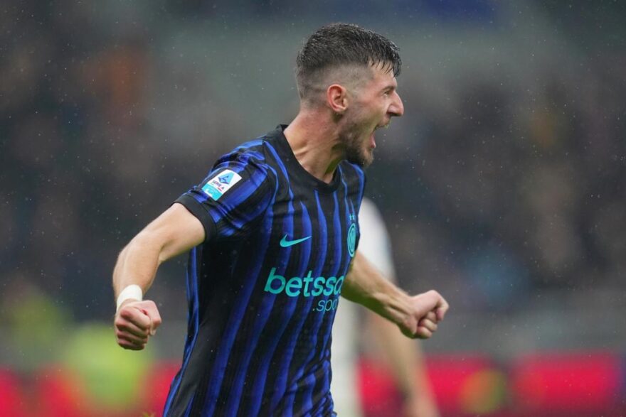 Sucic esulta dopo il gol in Inter-Fiorentina