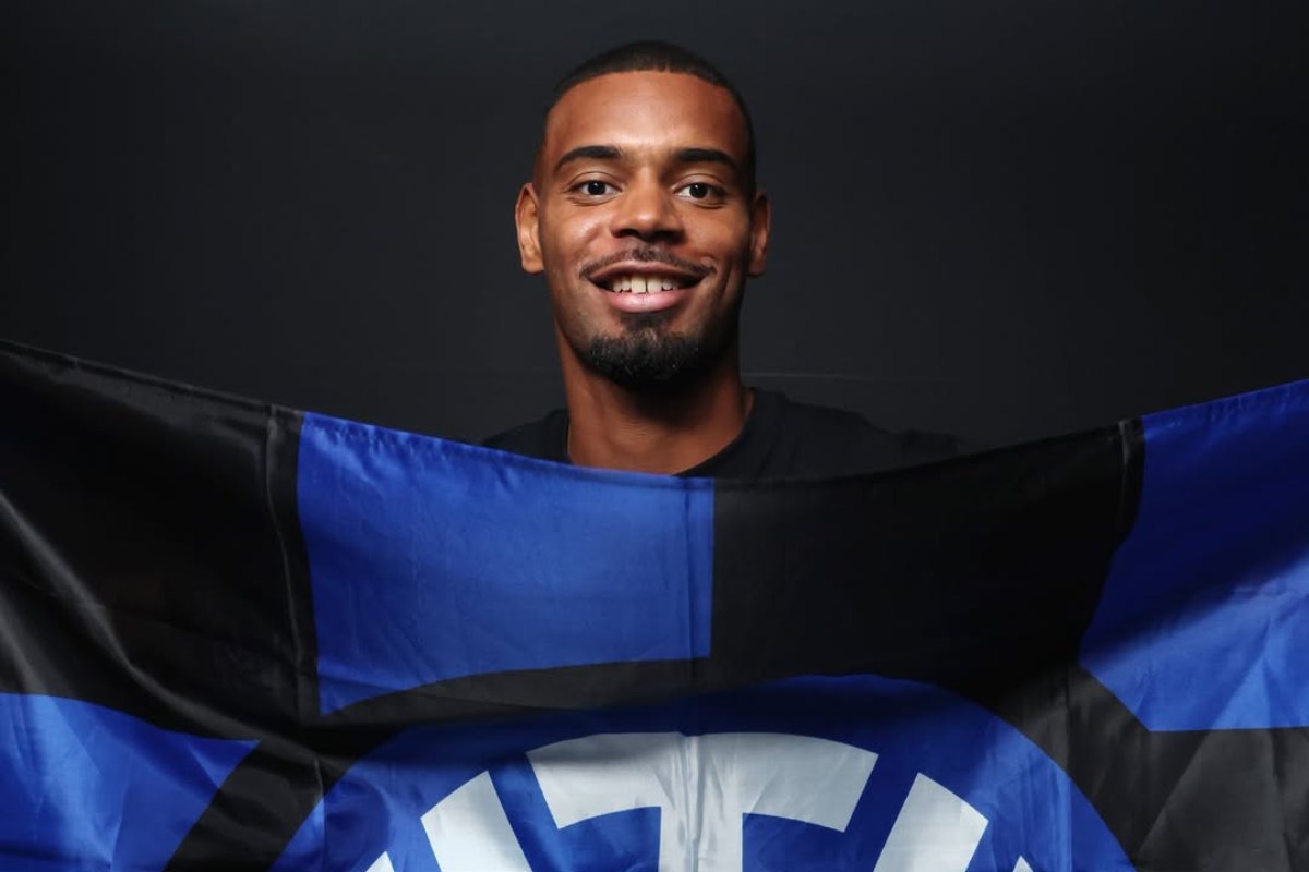 Diouf nel giorno di presentazione