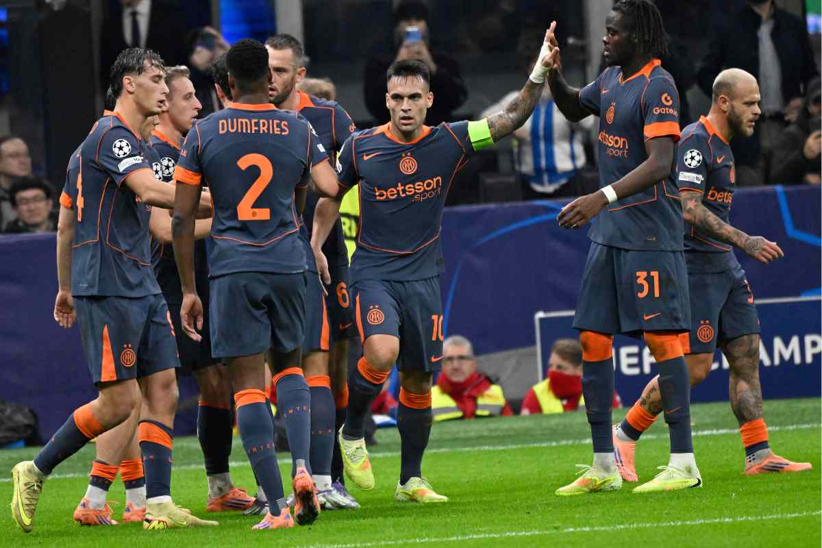 I giocatori dell'Inter esultano dopo il primo gol