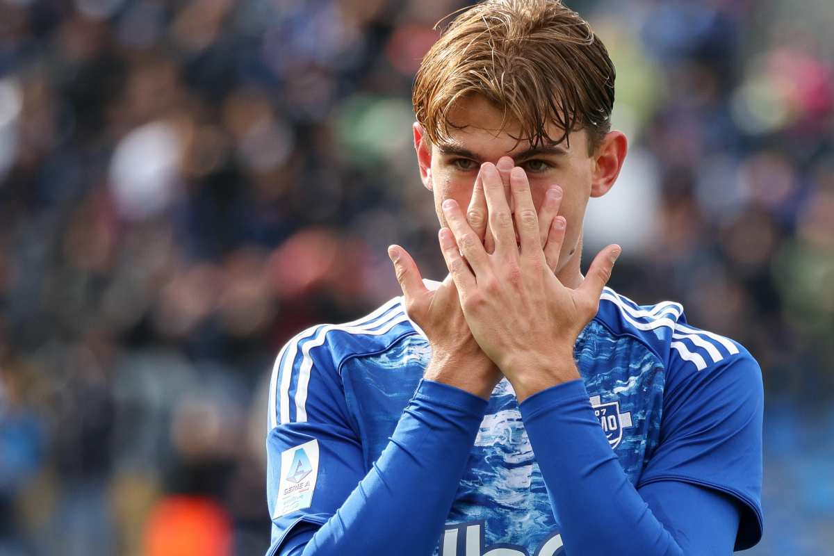 Nico Paz esulta dopo un gol col Como