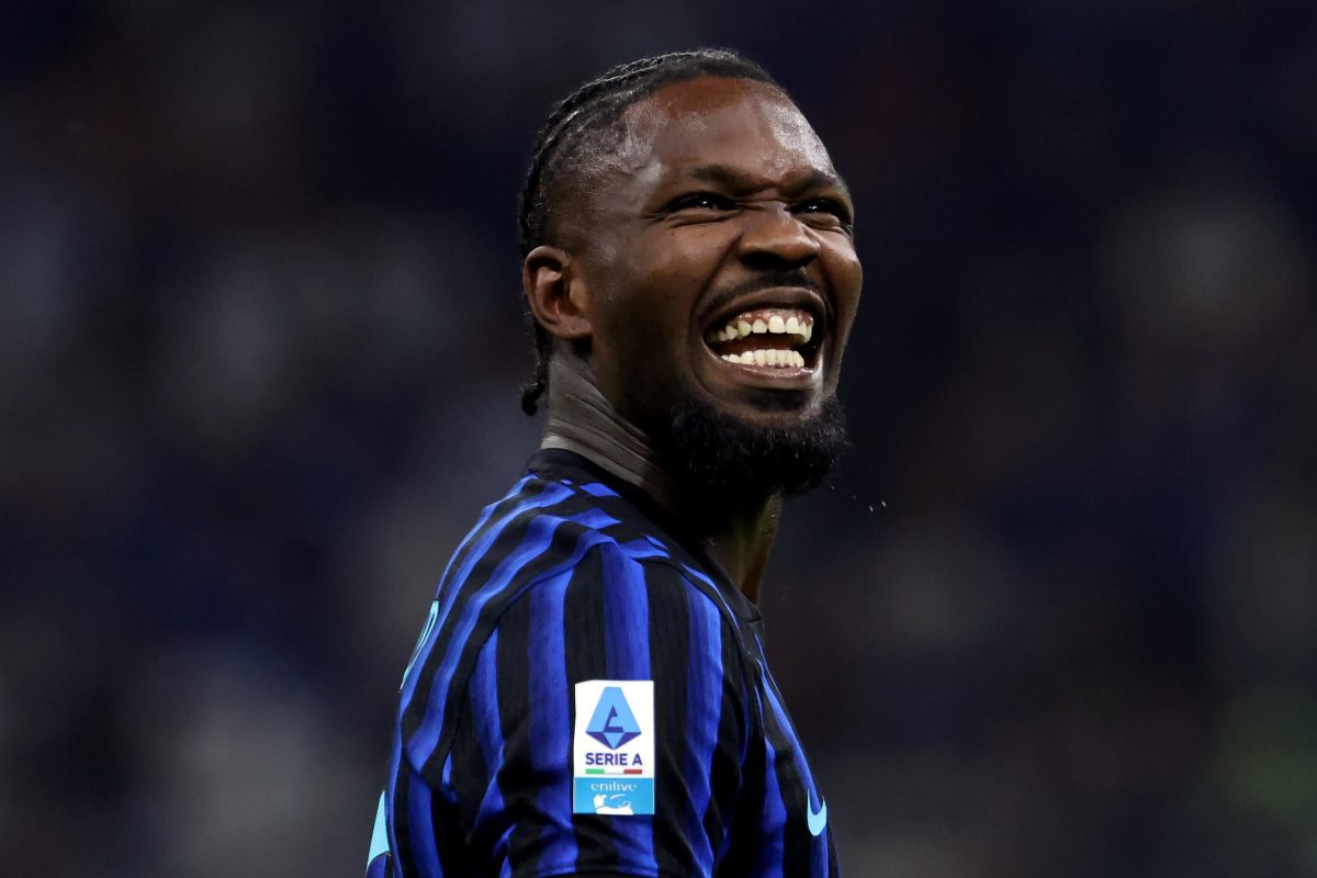 Thuram sorride dopo un gol con la maglia dell'Inter