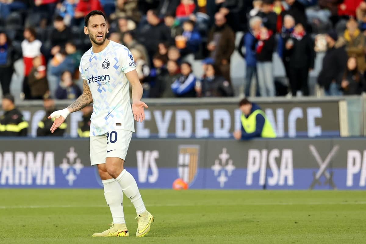 Calciomercato Inter, nuovo colpo di scena Calhanoglu