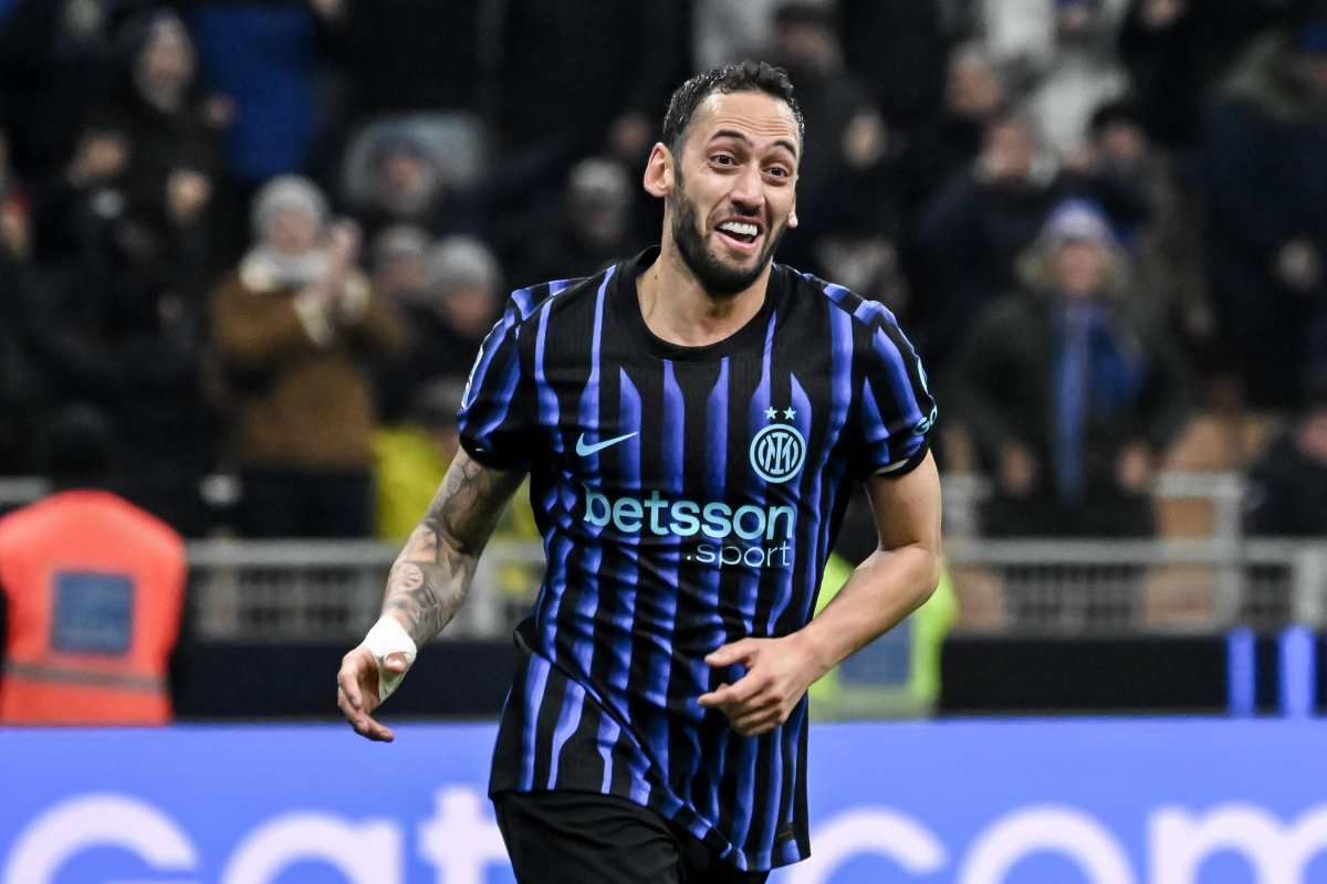 Calhanoglu esulta dopo un gol con l'Inter