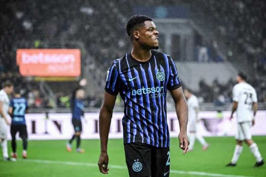 Dumfries in una partita dell'Inter