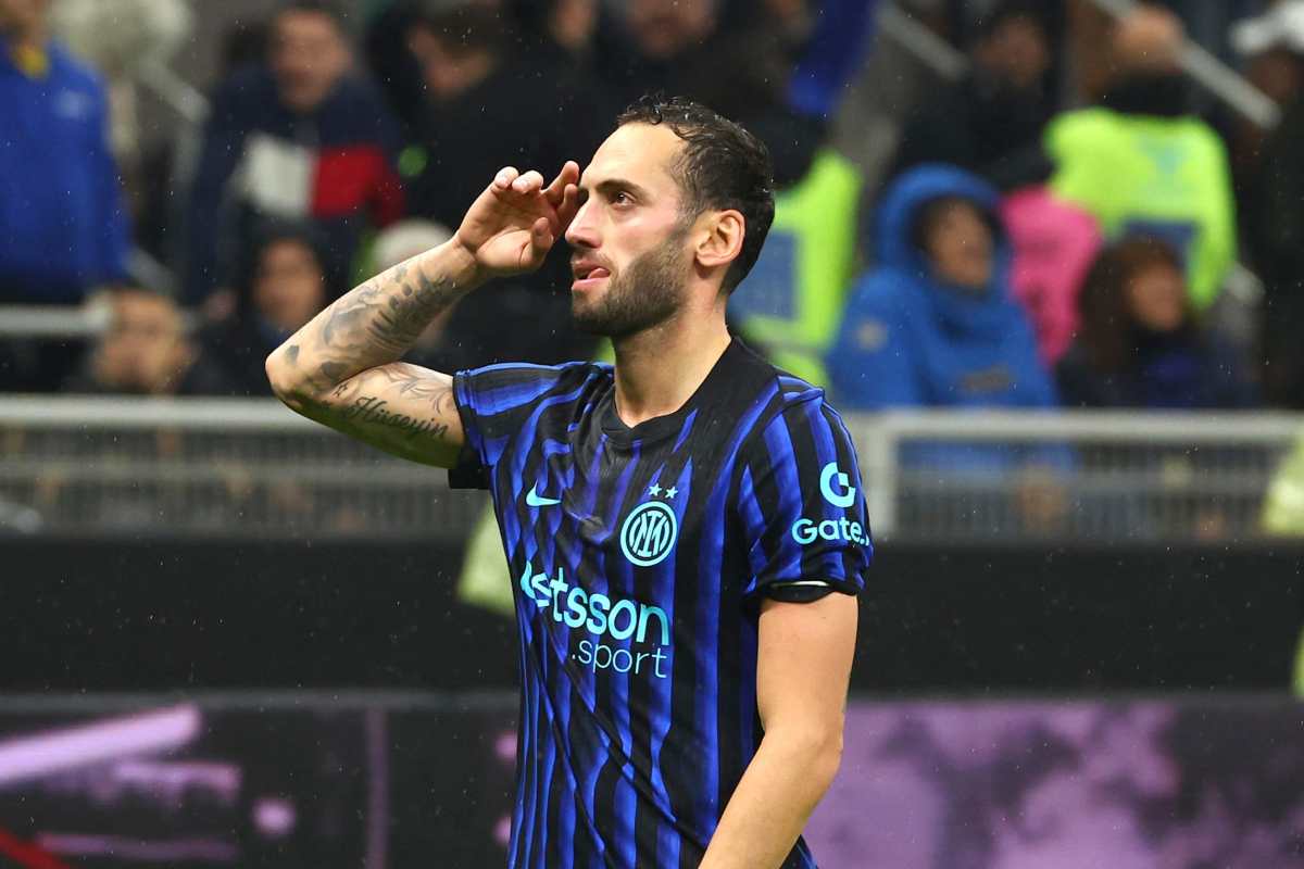 L'esultanza di Calhanoglu dopo un gol