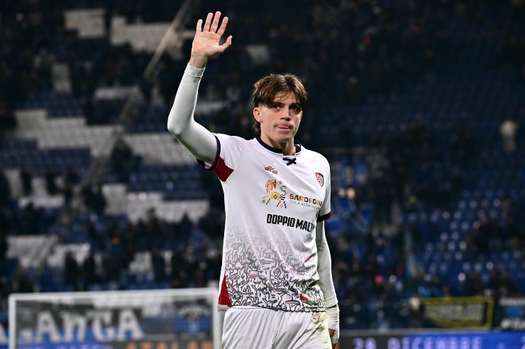 Palestra con la maglia del Cagliari