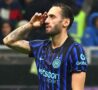 Calhanoglu esulta dopo un gol con l'Inter
