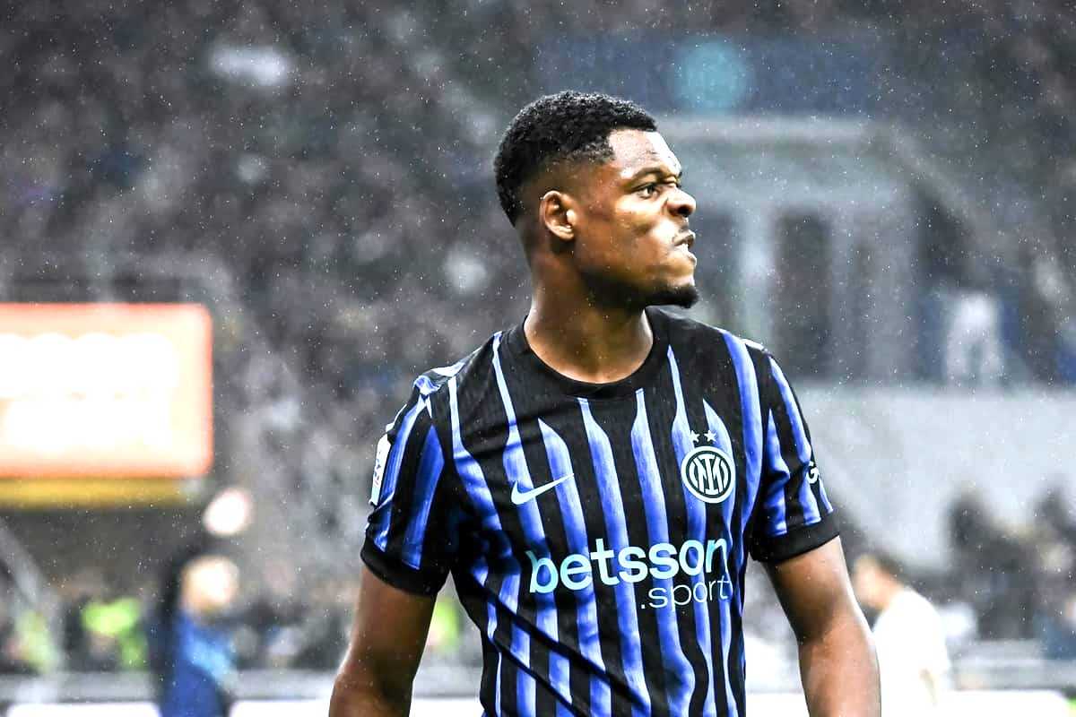 Dumfries durante una partita dell'Inter