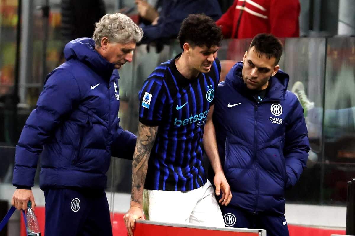 Bastoni esce infortunato dal derby Milan-Inter