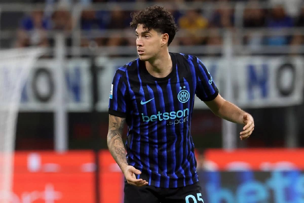 Bastoni in azione con l'Inter