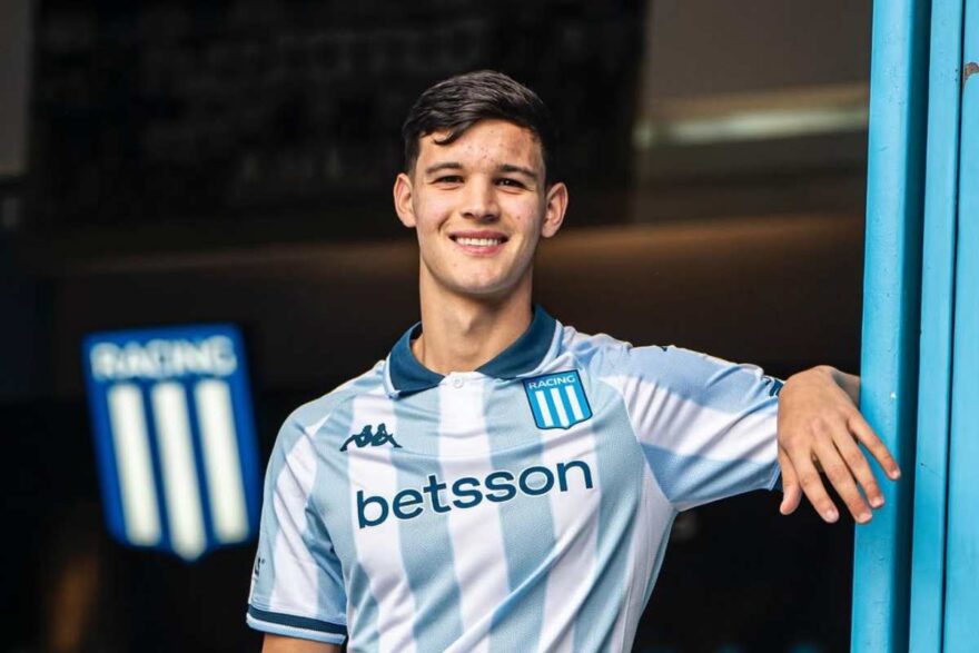 Valentin Carboni con la maglia del Racing Club