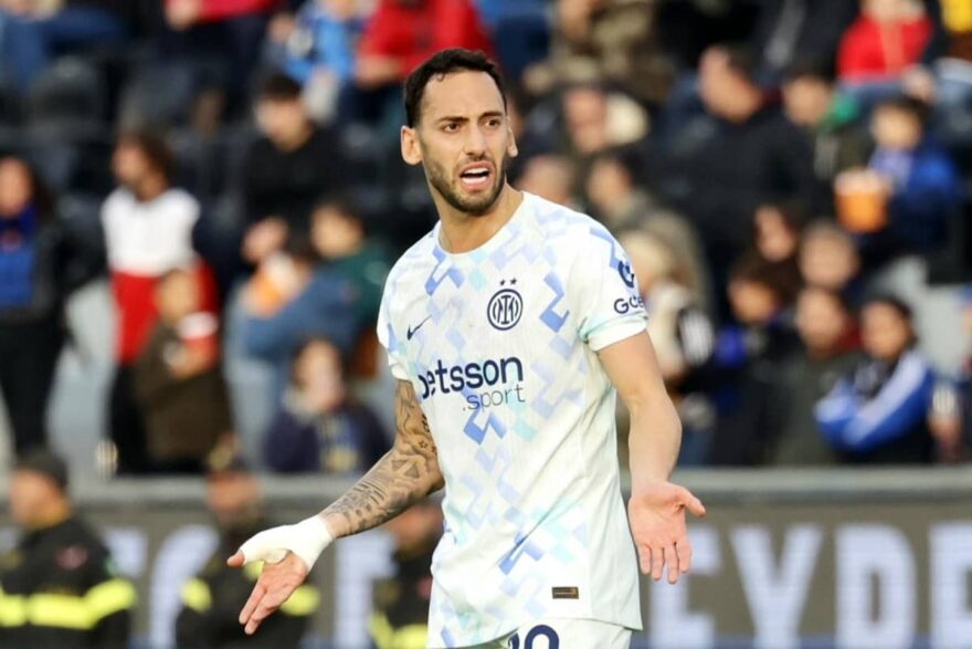 Inter-Roma, infortunio al polpaccio: Calhanoglu in dubbio