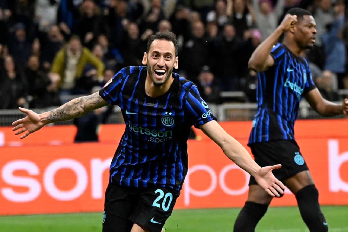 Calciomercato, Calhanoglu lascia l'Inter ma resta in Italia