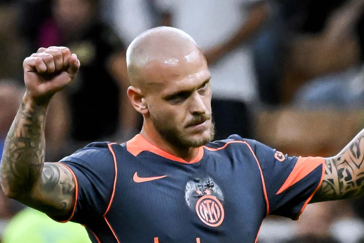 Dimarco esulta dopo un gol