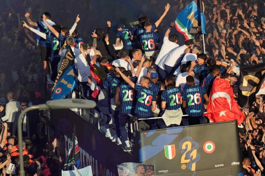 Inter, Thuram sanzionato per gli striscioni contro il Milan